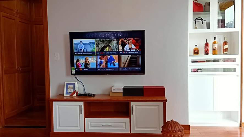 mau-ke-tivi-trang-do mau-ke-tivi-trang-do